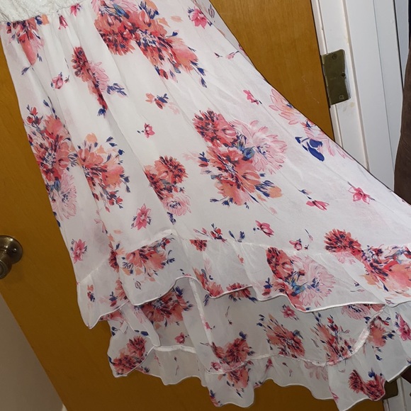 High-Low Floral Dress - Picture 3 of 6